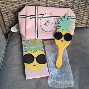 Too Faced Pineapple Brush with Pink Bag